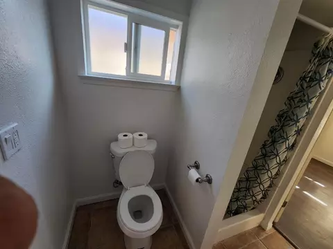 Bath - 3600 Tamarack Ave, Ceres, CA 95307 photo 3 of 4