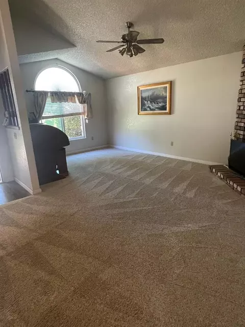 917 Mercy Ave, Modesto, CA 95358 photo 2