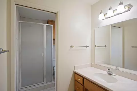 Bath - 1816 Fallon Ln, Modesto, CA 95355 photo 2 of 2