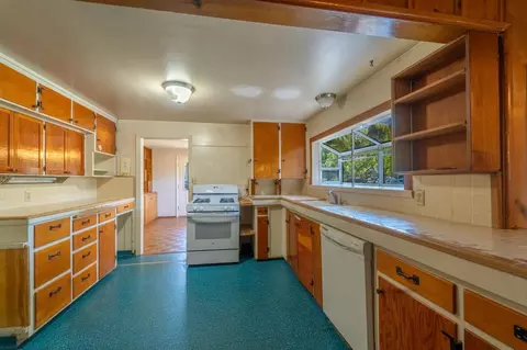 Kitchen - 1305 Nelson Ave, Modesto, CA 95350 photo 2 of 2