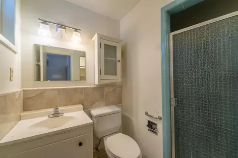 Bath - 1305 Nelson Ave, Modesto, CA 95350 photo 3 of 4