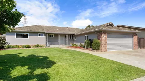 1115 Devine Dr, Lodi, CA 95240 photo 2