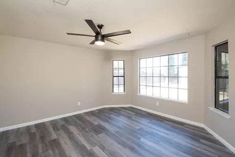 Living - 1305 Chardonnay Ct, Modesto, CA 95351 photo 7 of 10