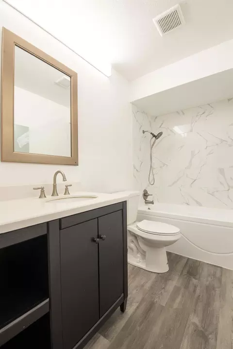 Bath - 1305 Chardonnay Ct, Modesto, CA 95351 photo 1 of 4