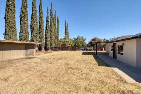 Exterior - 1305 Chardonnay Ct, Modesto, CA 95351 photo 8 of 11