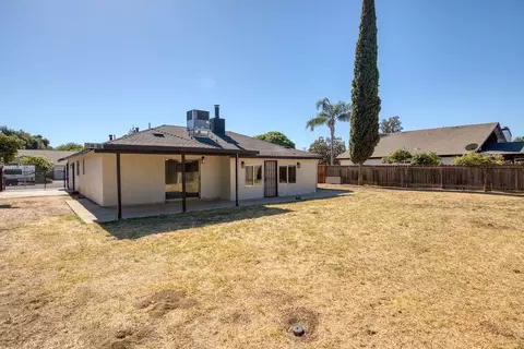 Exterior - 1305 Chardonnay Ct, Modesto, CA 95351 photo 3 of 11