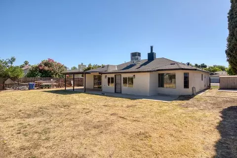 Exterior - 1305 Chardonnay Ct, Modesto, CA 95351 photo 5 of 11