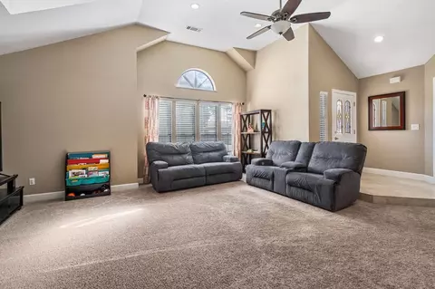 Living - 229 Oak Ave, Ripon, CA 95366 photo 2 of 4
