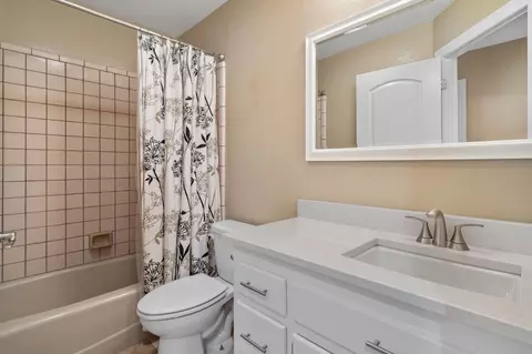 Bath - 229 Oak Ave, Ripon, CA 95366 photo 1 of 4