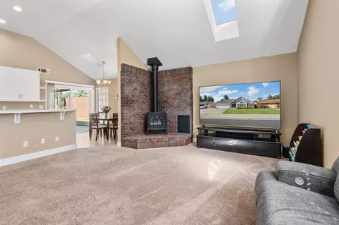 Living - 229 Oak Ave, Ripon, CA 95366 photo 3 of 4