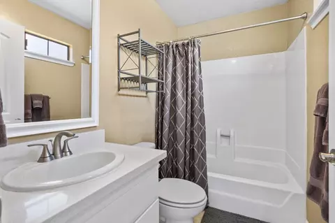 Bath - 229 Oak Ave, Ripon, CA 95366 photo 4 of 4