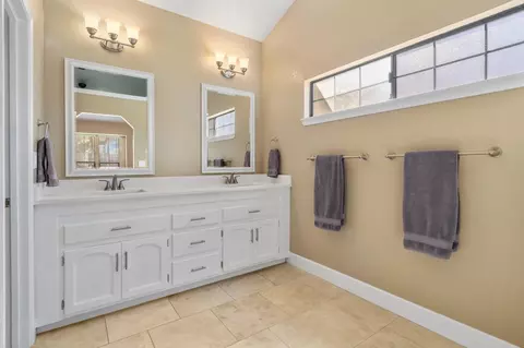 Bath - 229 Oak Ave, Ripon, CA 95366 photo 2 of 4