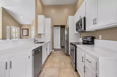 Entry Way - 229 Oak Ave, Ripon, CA 95366 photo 2 of 6