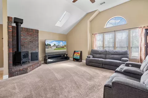 Living - 229 Oak Ave, Ripon, CA 95366 photo 1 of 4