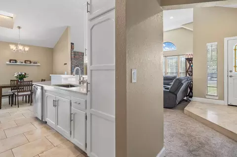 Entry Way - 229 Oak Ave, Ripon, CA 95366 photo 4 of 6