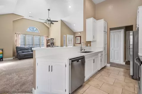 Entry Way - 229 Oak Ave, Ripon, CA 95366 photo 3 of 6