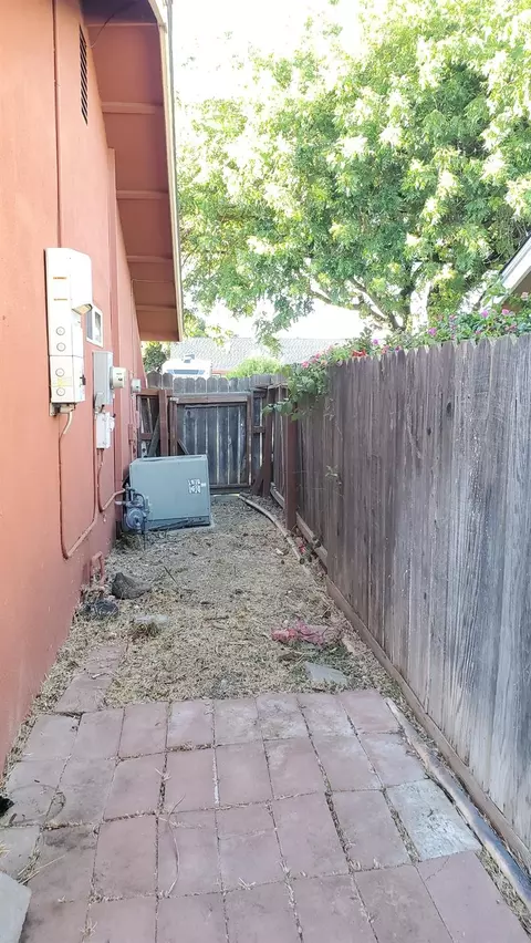 Exterior - 2828 E Orangeburg Ave, Modesto, CA 95355 photo 8 of 14