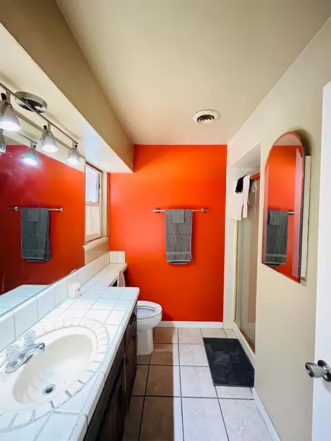 Bath - 2828 E Orangeburg Ave, Modesto, CA 95355 photo 2 of 2