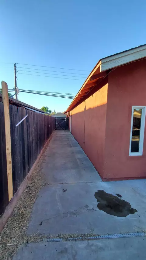 Exterior - 2828 E Orangeburg Ave, Modesto, CA 95355 photo 7 of 14