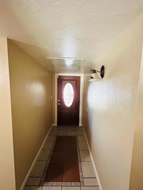 Entry Way - 2828 E Orangeburg Ave, Modesto, CA 95355 photo 1 of 4