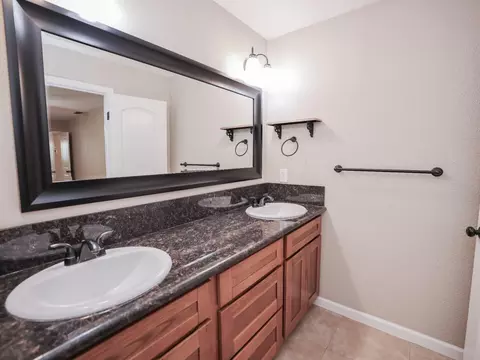 Bath - 8824 Pershing Ave, Orangevale, CA 95662 photo 4 of 6