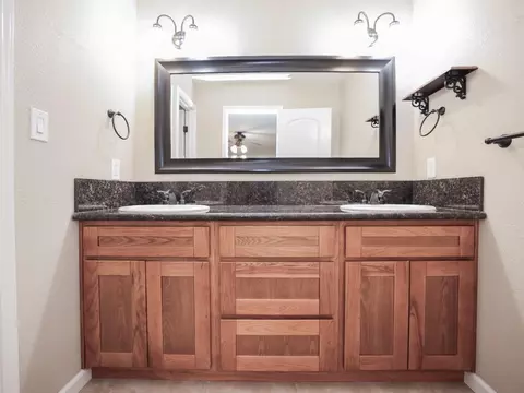 Bath - 8824 Pershing Ave, Orangevale, CA 95662 photo 3 of 6