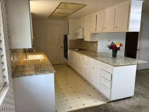 Kitchen - 621 Violet St, Modesto, CA 95356 photo 2 of 6