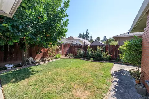 Exterior - 621 Violet St, Modesto, CA 95356 photo 16 of 21