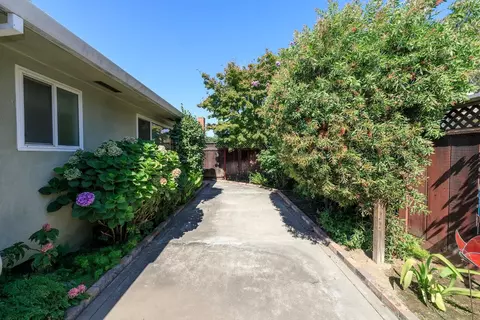 Exterior - 621 Violet St, Modesto, CA 95356 photo 11 of 21