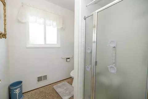 Bath - 621 Violet St, Modesto, CA 95356 photo 2 of 4