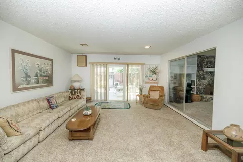 Living - 621 Violet St, Modesto, CA 95356 photo 5 of 6