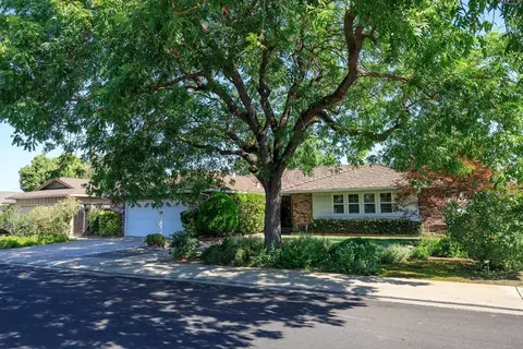 Exterior - 621 Violet St, Modesto, CA 95356 photo 2 of 21