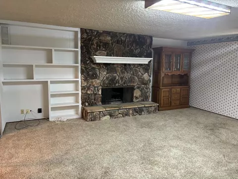 Living - 621 Violet St, Modesto, CA 95356 photo 1 of 6