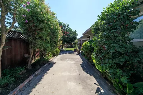 Exterior - 621 Violet St, Modesto, CA 95356 photo 13 of 21