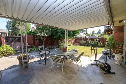 Exterior - 621 Violet St, Modesto, CA 95356 photo 7 of 21