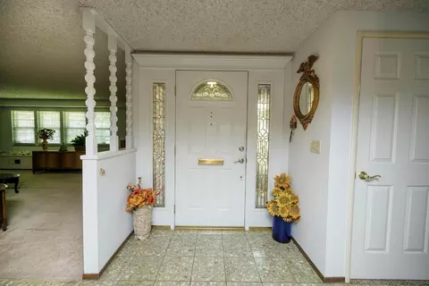 Entry Way - 621 Violet St, Modesto, CA 95356 photo 2 of 3