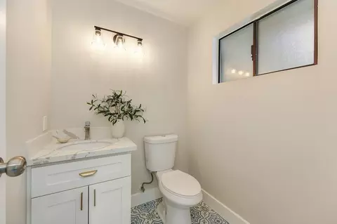 Bath - 4431 Stoney Way, Carmichael, CA 95608 photo 4 of 4
