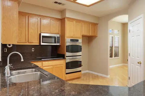 Kitchen - 343 Mount Airy Ct, Ripon, CA 95366 photo 4 of 5