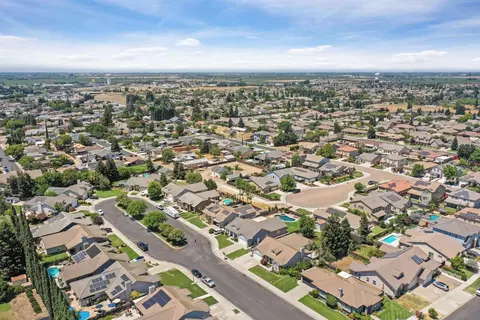 View/Area - 343 Mount Airy Ct, Ripon, CA 95366 photo 9 of 13