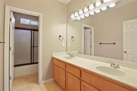 Bath - 343 Mount Airy Ct, Ripon, CA 95366 photo 3 of 6