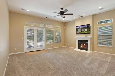 Living - 343 Mount Airy Ct, Ripon, CA 95366 photo 5 of 9