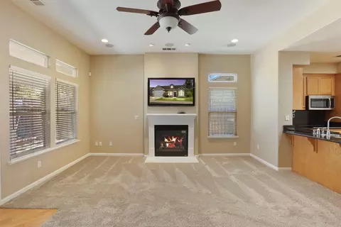 Living - 343 Mount Airy Ct, Ripon, CA 95366 photo 6 of 9