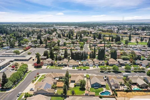 View/Area - 343 Mount Airy Ct, Ripon, CA 95366 photo 7 of 13