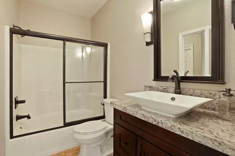 Bath - 343 Mount Airy Ct, Ripon, CA 95366 photo 1 of 6