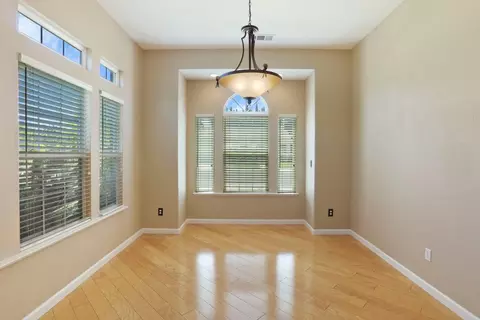 Living - 343 Mount Airy Ct, Ripon, CA 95366 photo 3 of 9