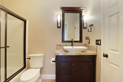 Bath - 343 Mount Airy Ct, Ripon, CA 95366 photo 2 of 6