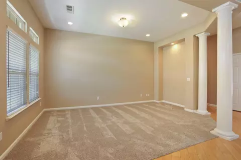 Living - 343 Mount Airy Ct, Ripon, CA 95366 photo 2 of 9