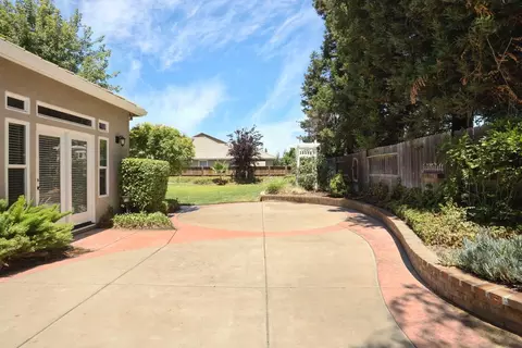 Exterior - 343 Mount Airy Ct, Ripon, CA 95366 photo 8 of 15