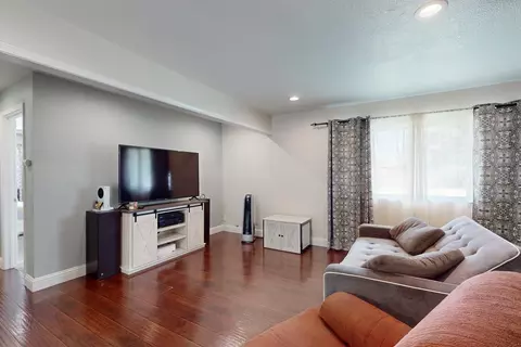 Living - 3093 3rd St, Biggs, CA 95917 photo 2 of 6