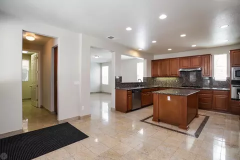 Entry Way - 2867 W Bay Ct, Tracy, CA 95377 photo 4 of 9